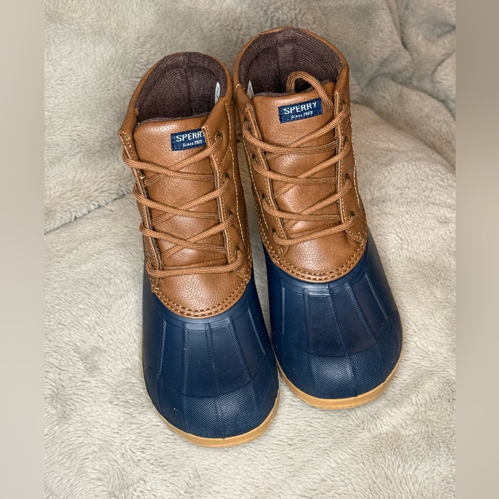 Sperry Kids Tan and Navy Port Boots